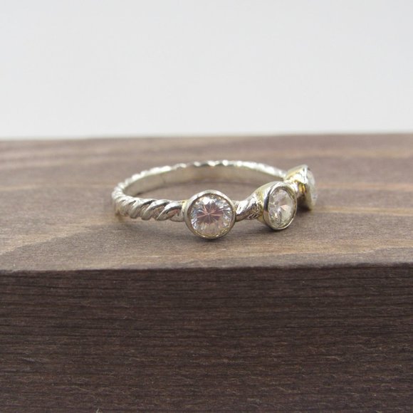 Size 7 Sterling Silver Triple Cubic Zirconia Ring - Picture 3 of 8